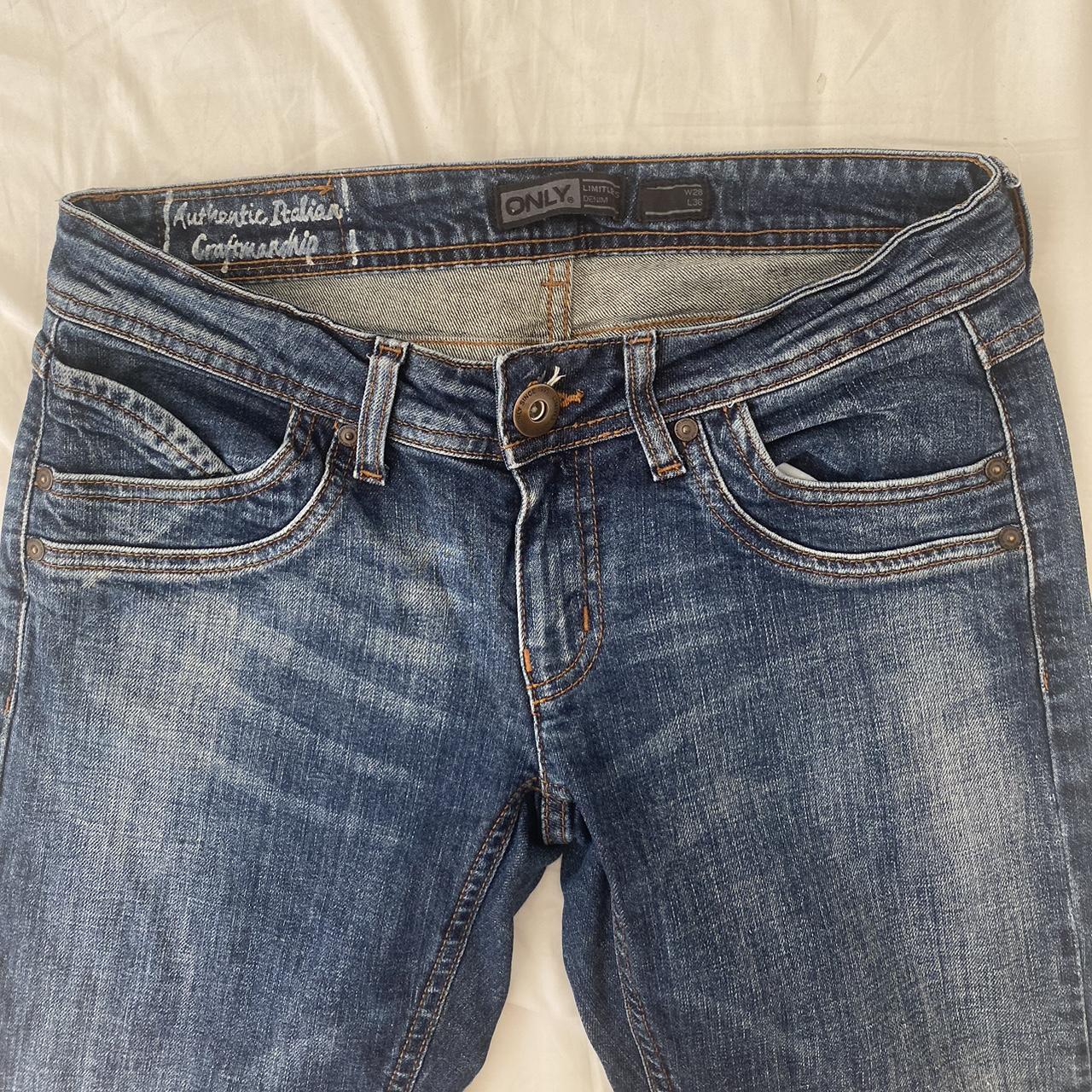 y2k low rise flared jeans W28 L36 / great for all... - Depop