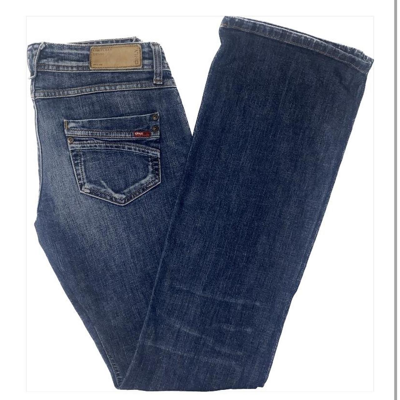 y2k low rise flared jeans W28 L36 / great for all... - Depop