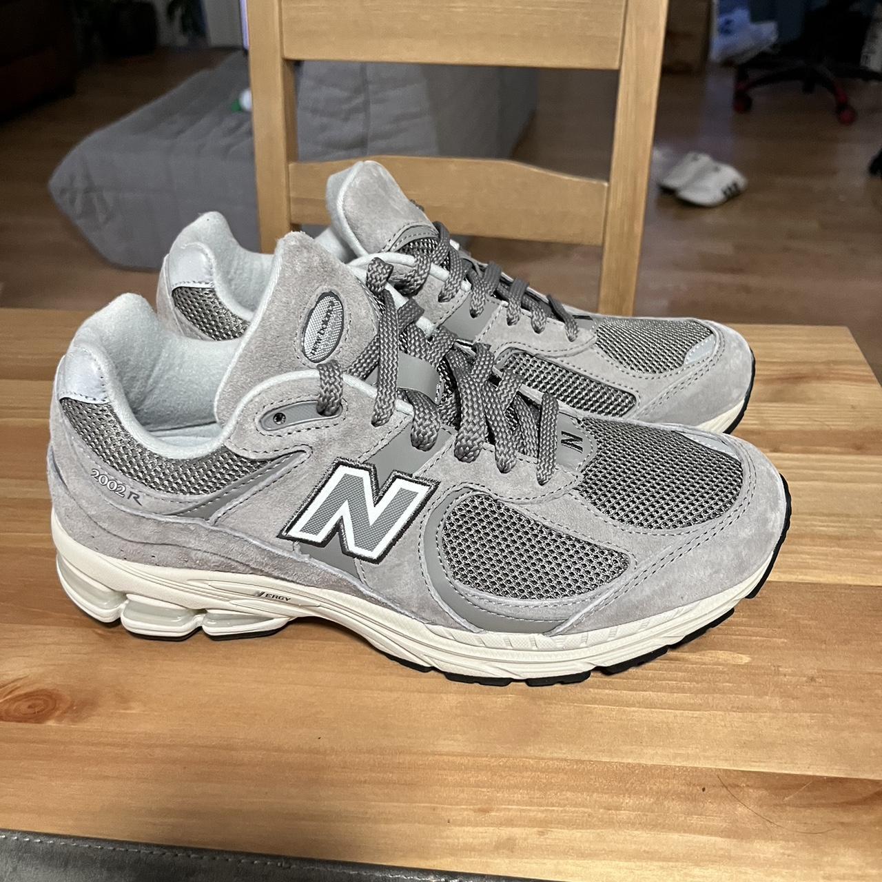 New Balance Men's Grey and Cream Trainers | Depop