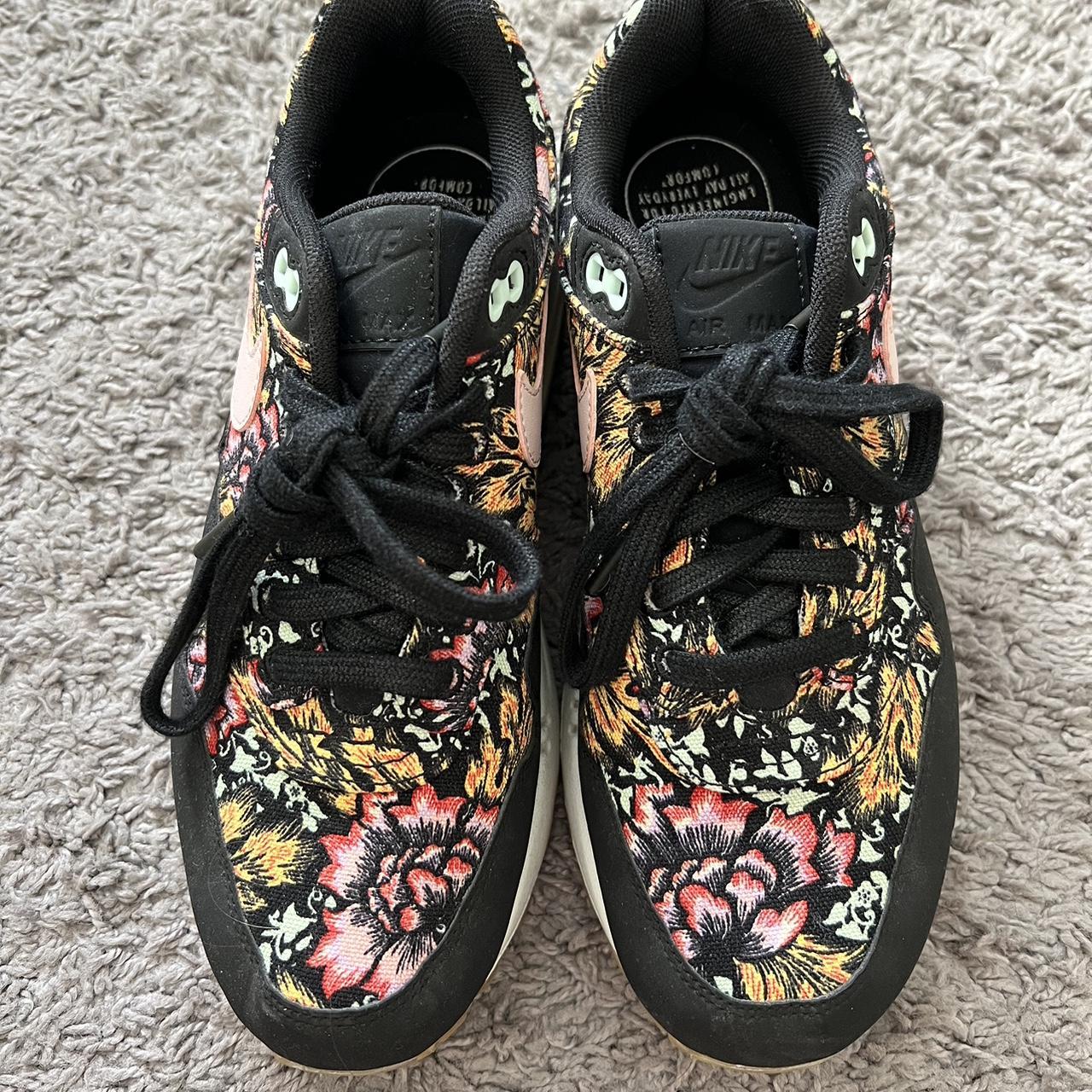 Nike tennis clearance floral shoes