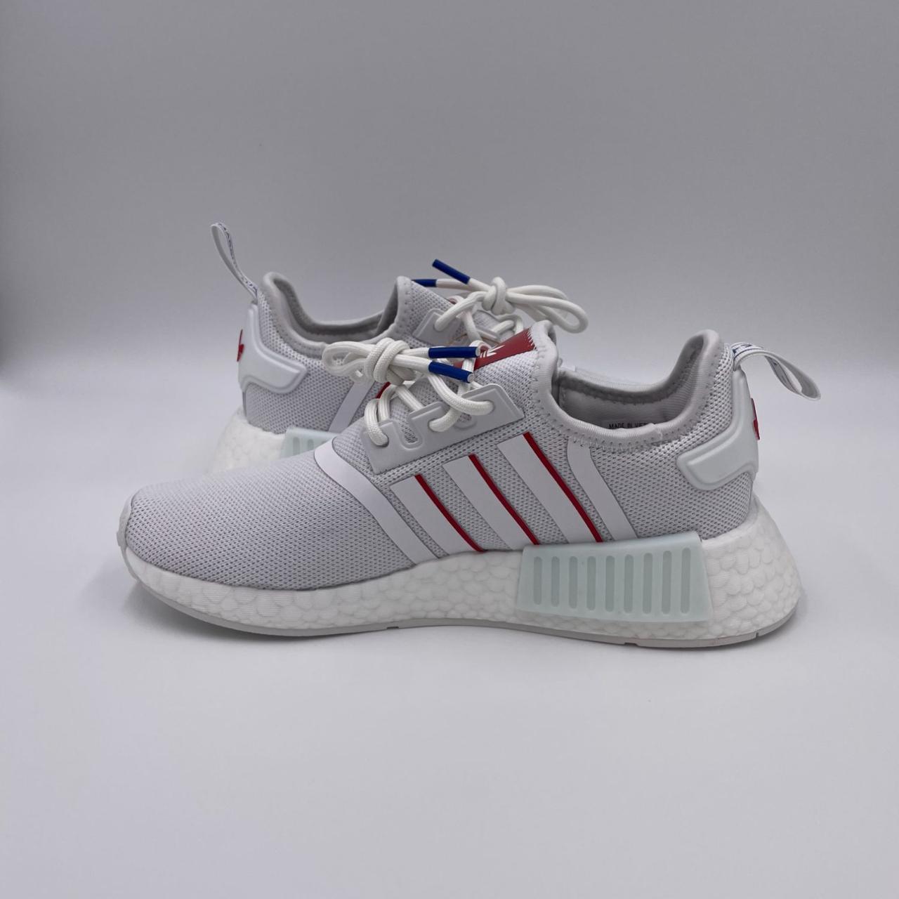 Adidas nmd r1 on sale grey and white womens