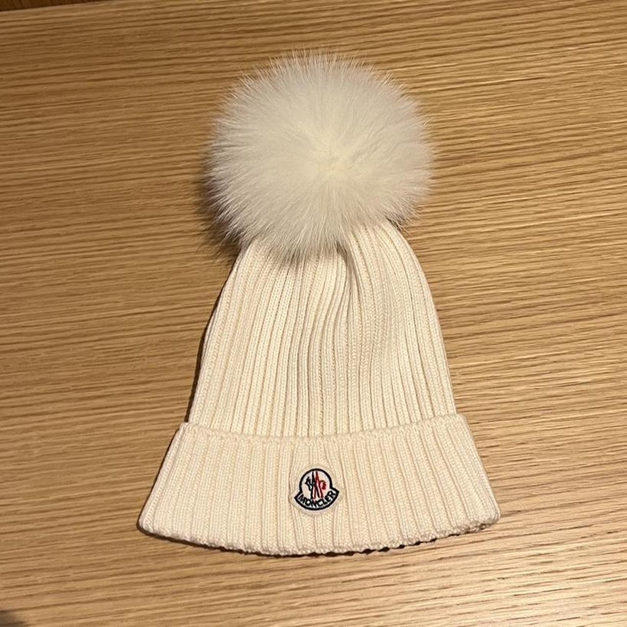 NWOT Moncler rib-knit beanie outlet with pompom