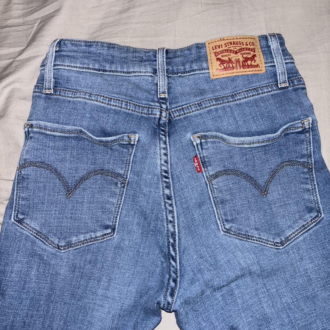 Levi’s 721 high rise skinny jeans medium wash Size 26💌 - Depop
