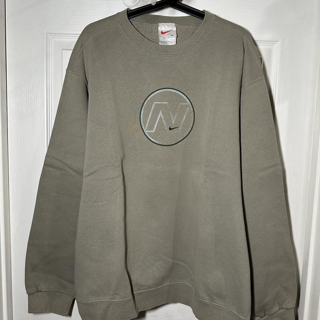 sage green nike sweatshirt vintage