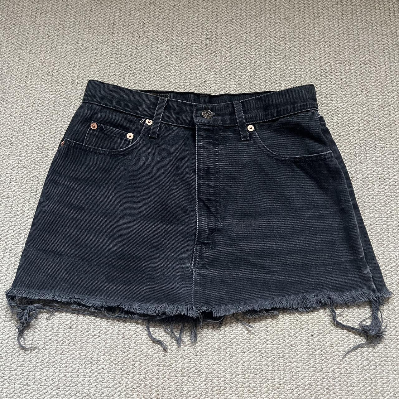 Levi’s Grey Distressed Short Denim Mini Skirt Size 8 - Depop