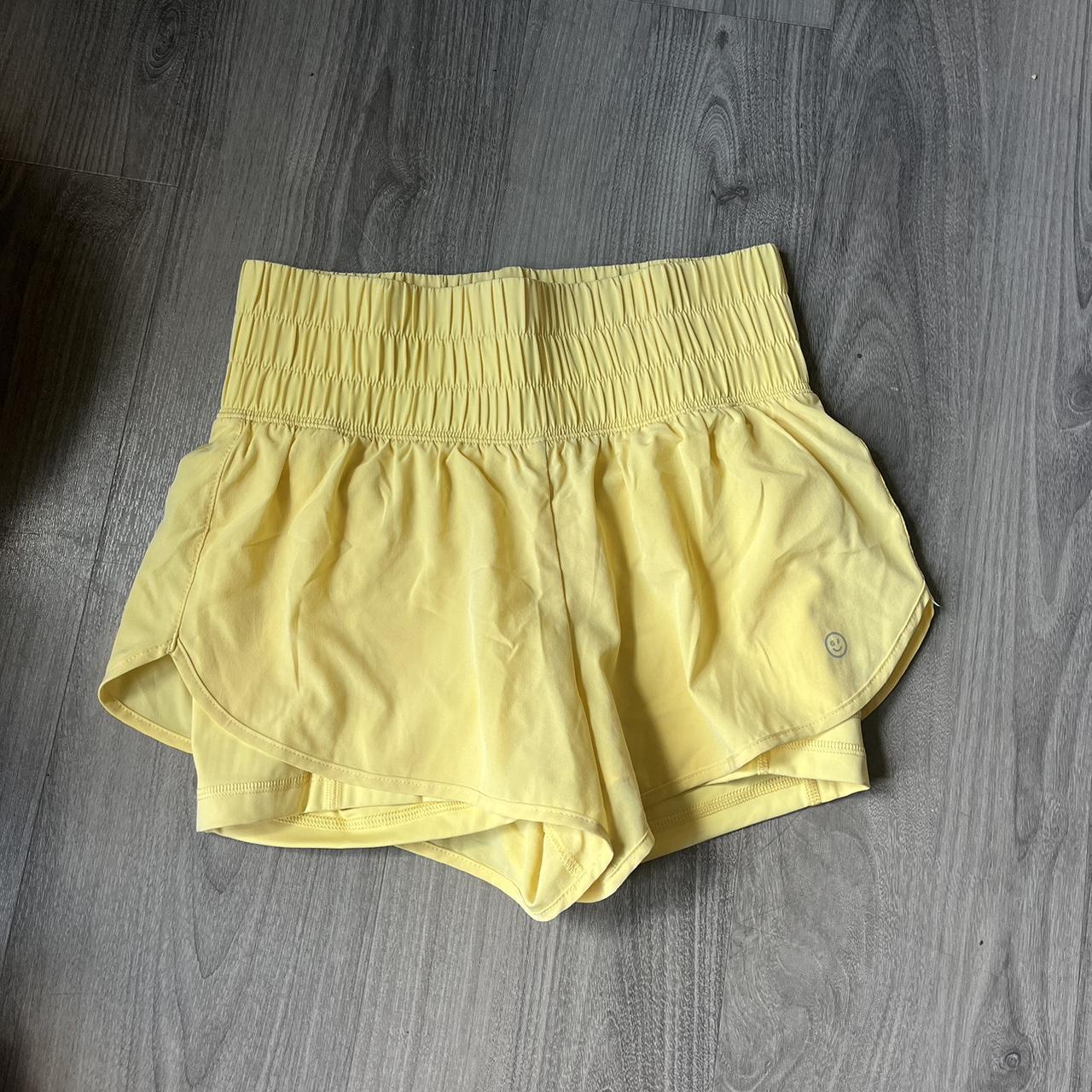 Hollister yellow shop shorts