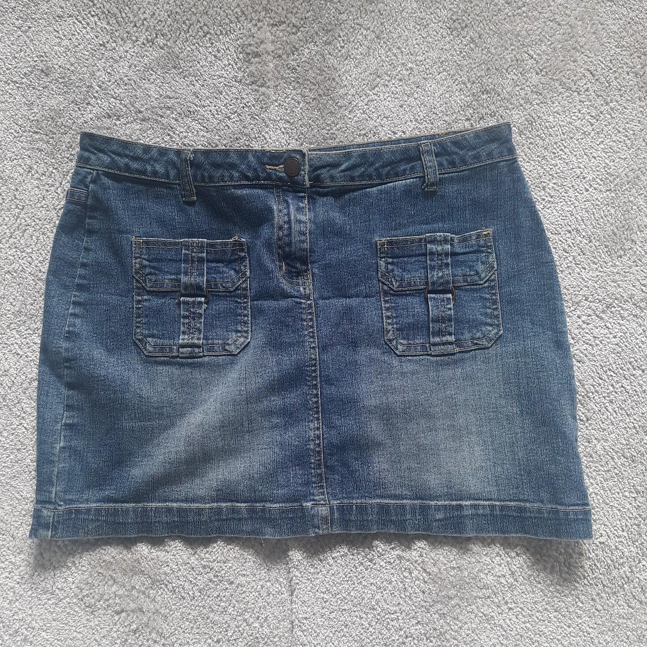 Bay mini skirt grait condition Size 12 Authentic 00s... - Depop