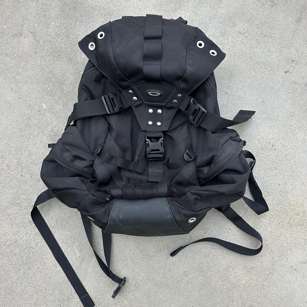 00's Oakley Software Tactical Sling 'Sandbag' Bag in | Depop