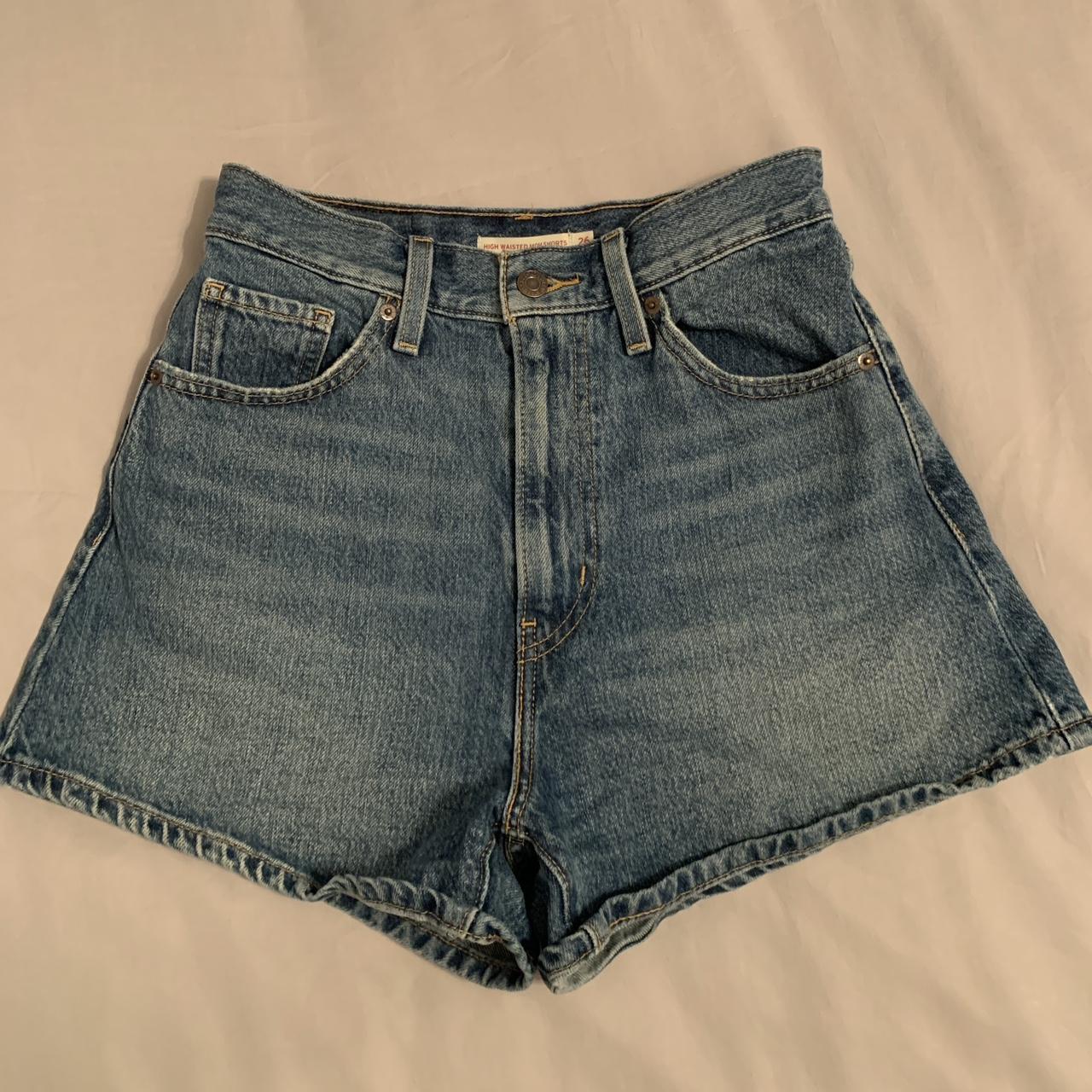 Levis mom-shorts - Depop