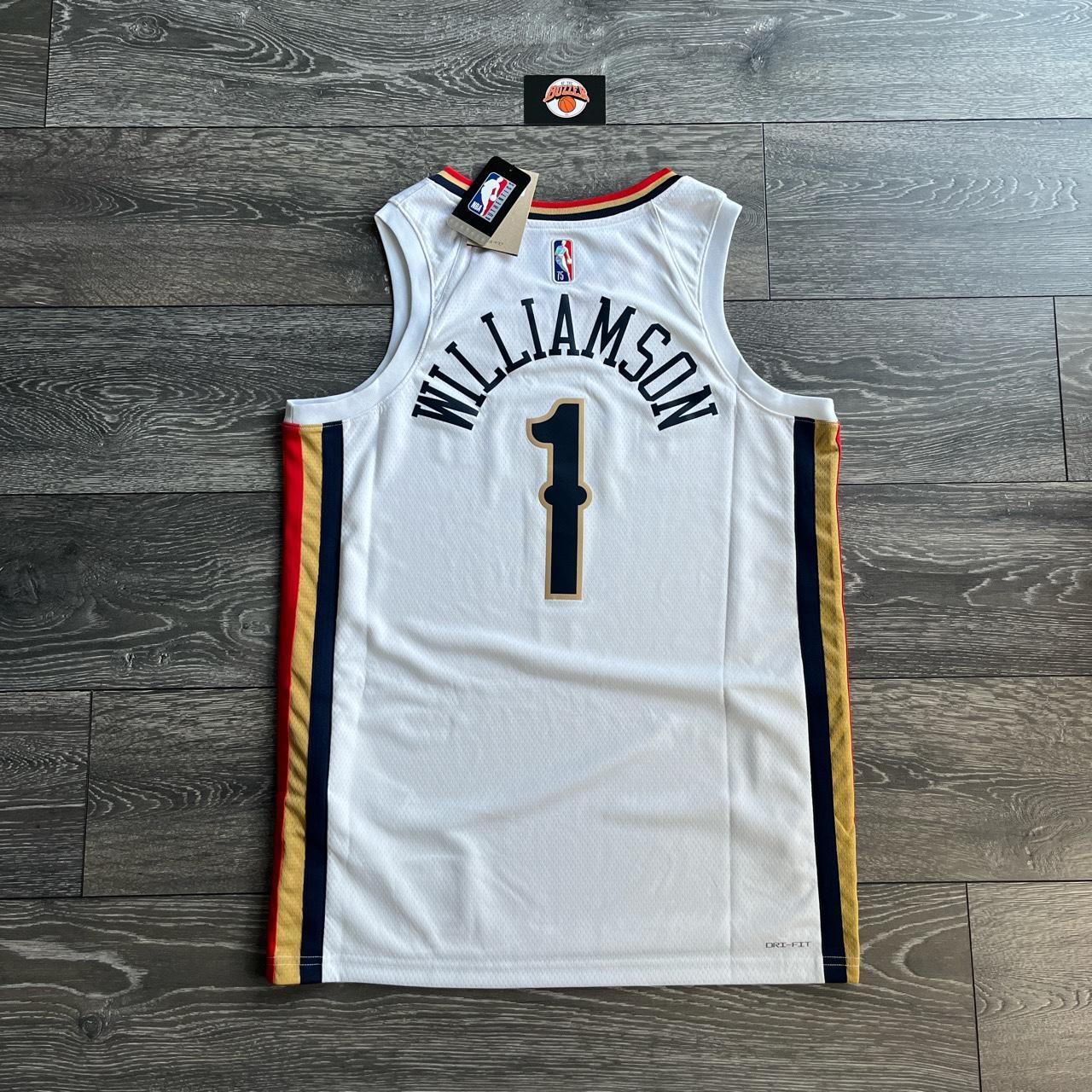 Nike Men's White Veststankscamis Depop