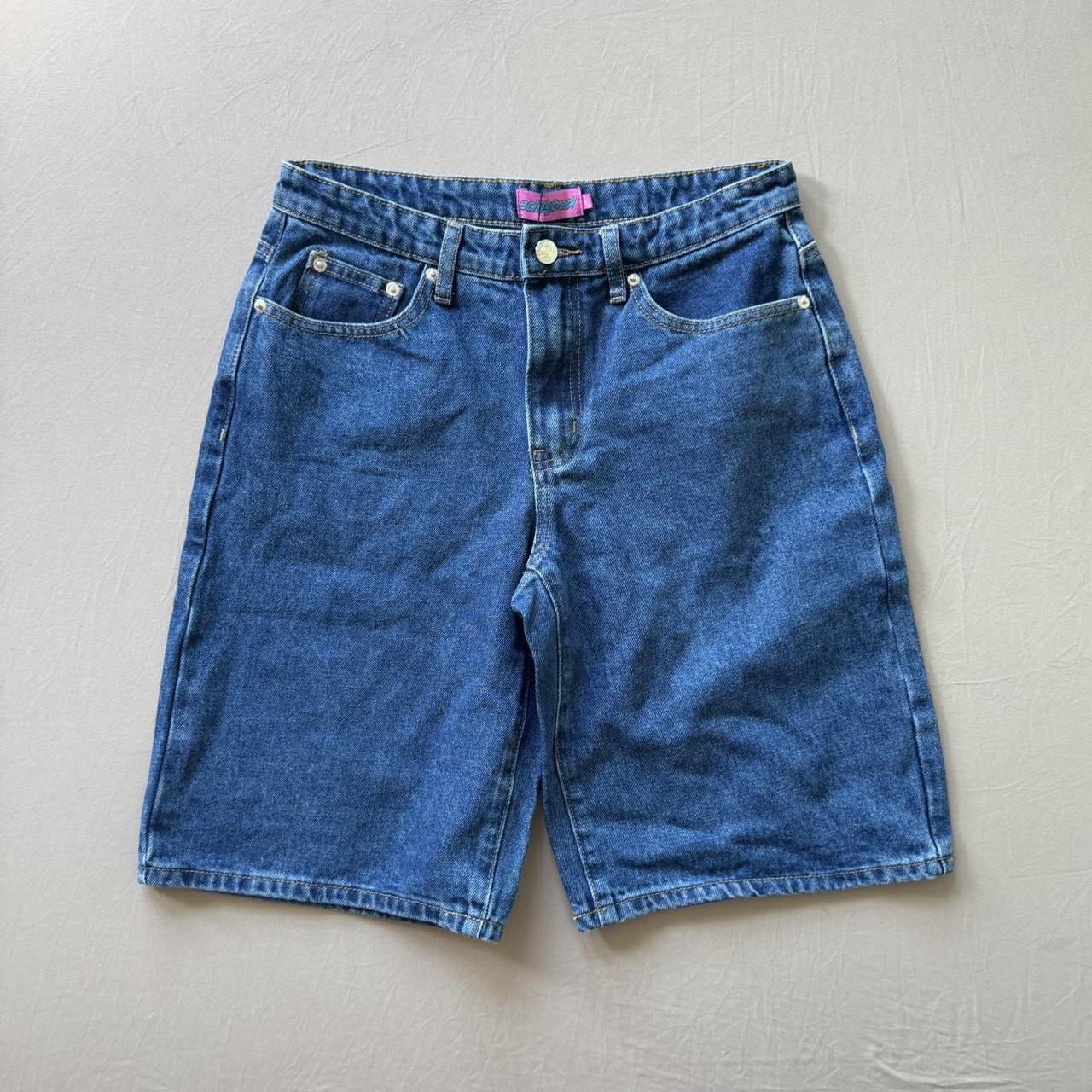 item listed by adinavanh