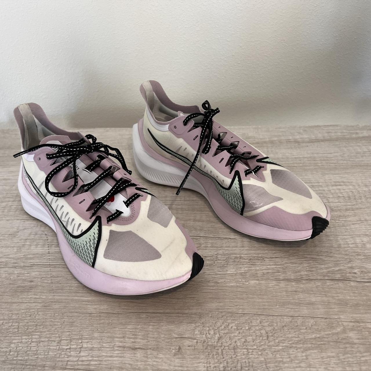 nike zoom gravity lace up