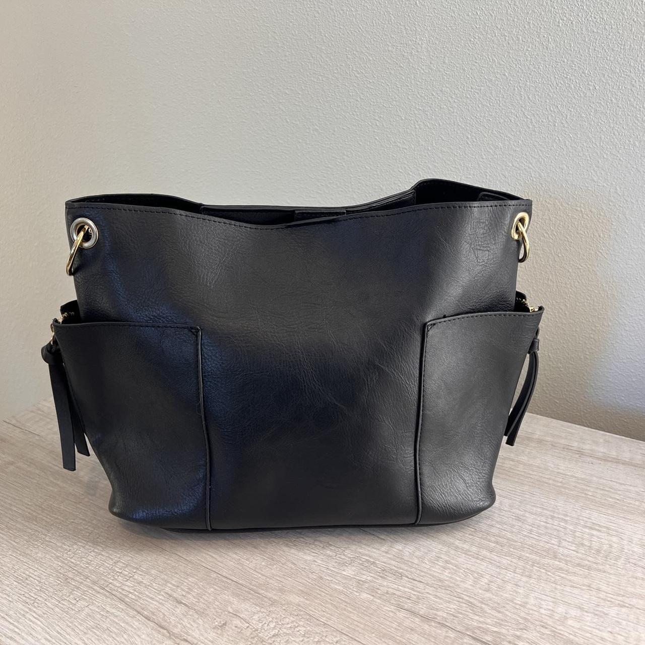 【STEVE MADDEN】メタルジップポケット BLACK ショルダーバッグ Steve Madden Women's Black and gold Bkoltt | Depop