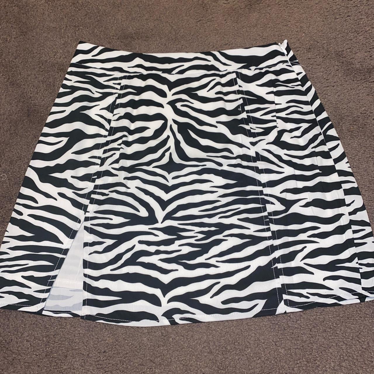 Women's Black and White Skirt | Depop