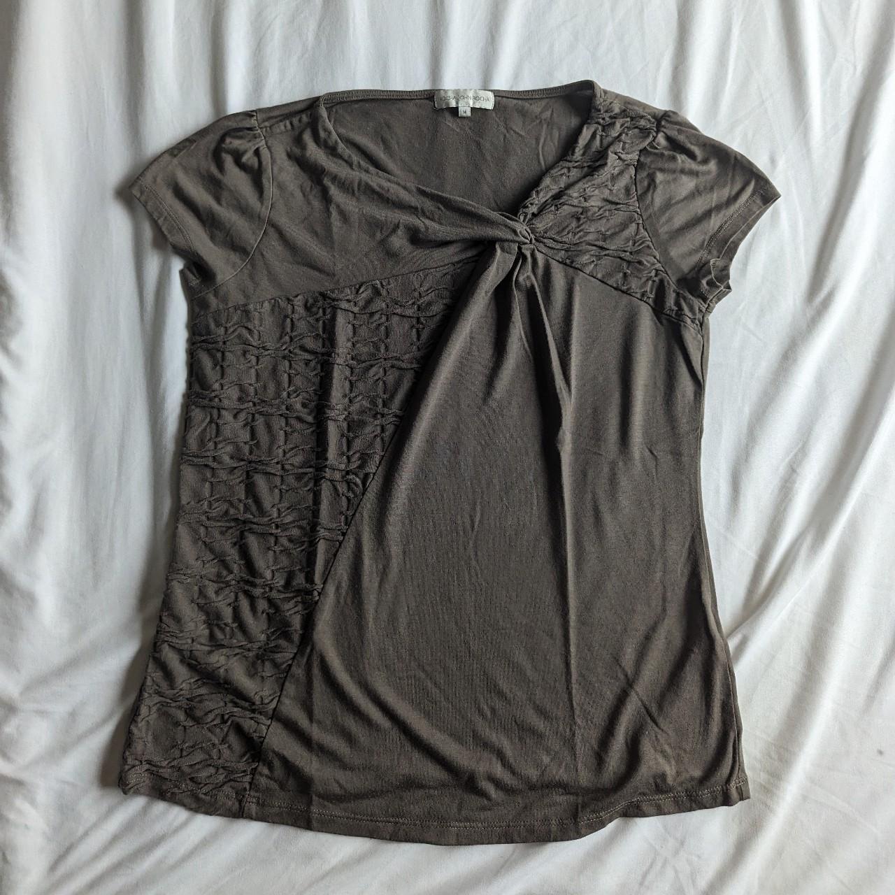 Y2K brown t-shirt with texture and tired... - Depop