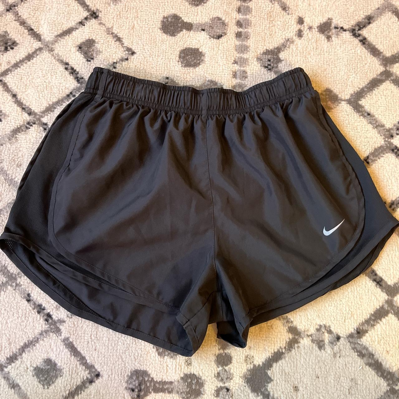 womens shorts nike black