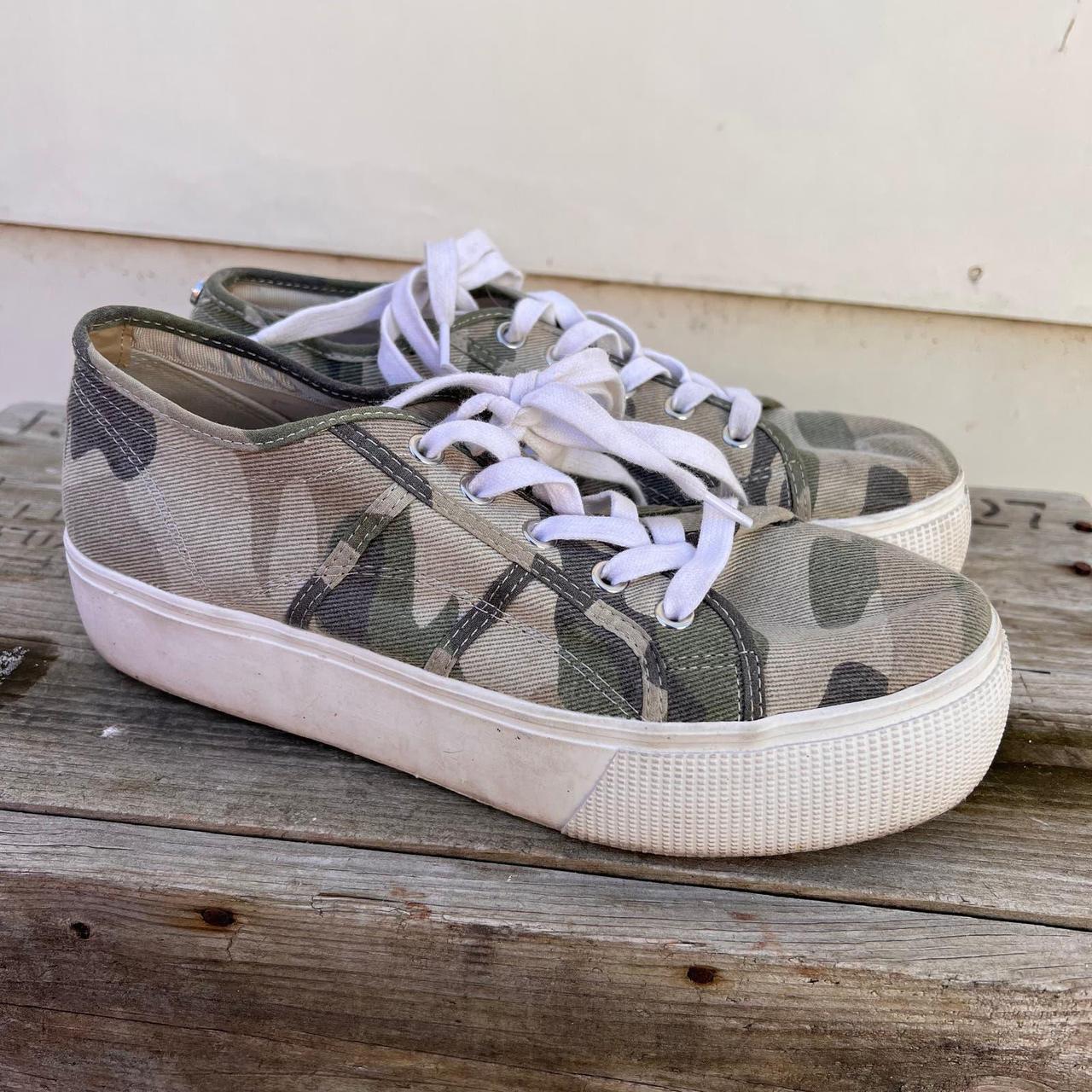 Steve madden best sale emmi camo