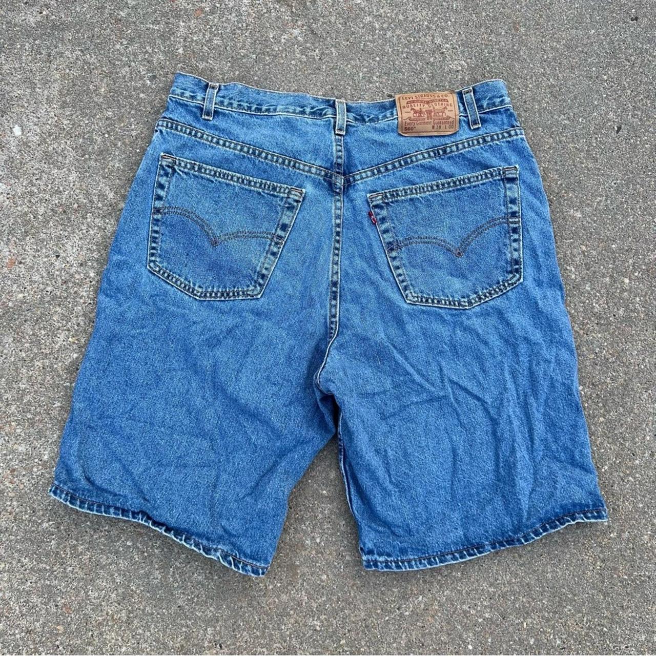 Vintage deals Y2K Levi’s 560 loose fit Jean shorts