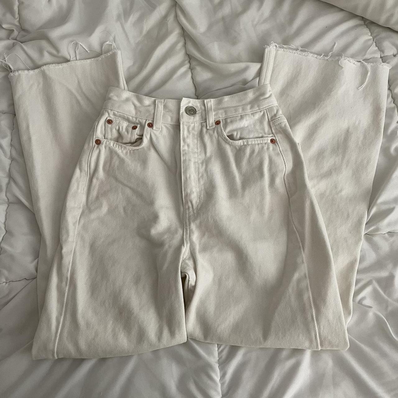 pull and bear white jeans back tag is slightly... Depop