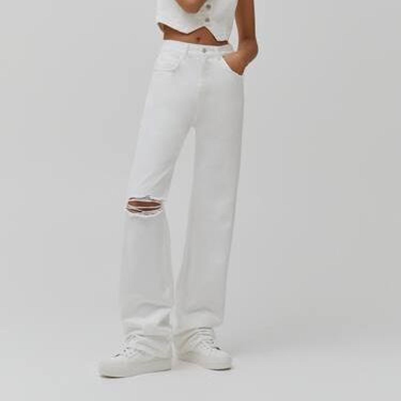 pull and bear white jeans back tag is slightly... Depop