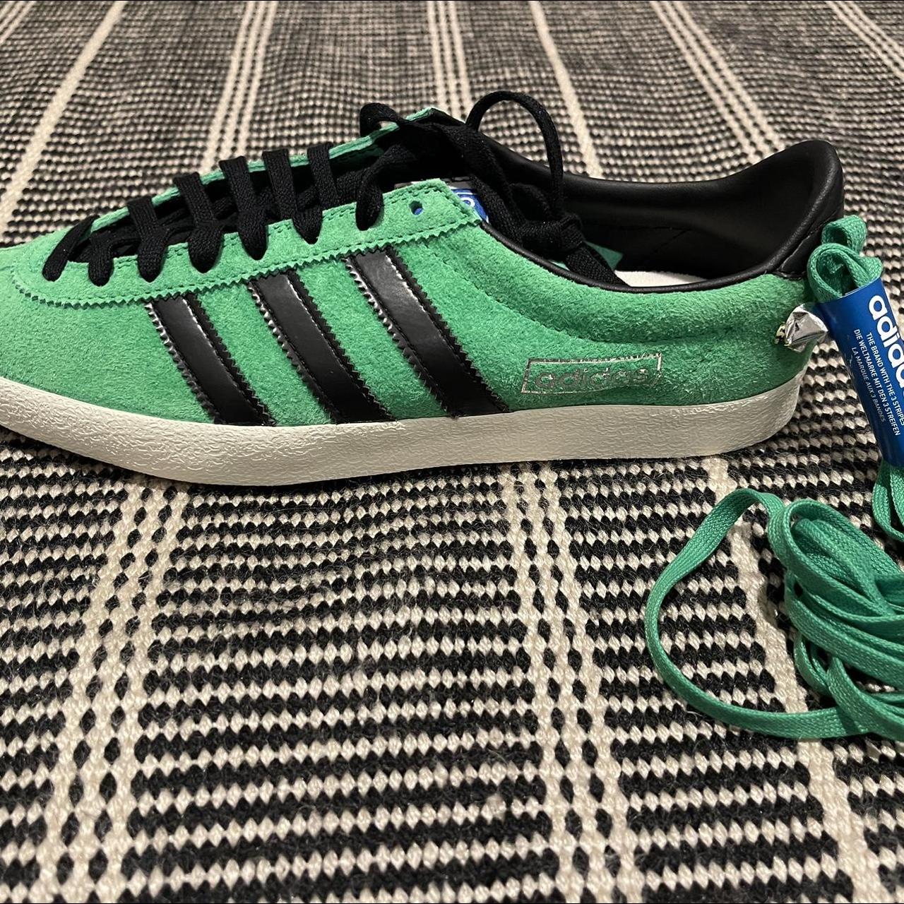 Adidas Women's Green and Black Trainers | Depop