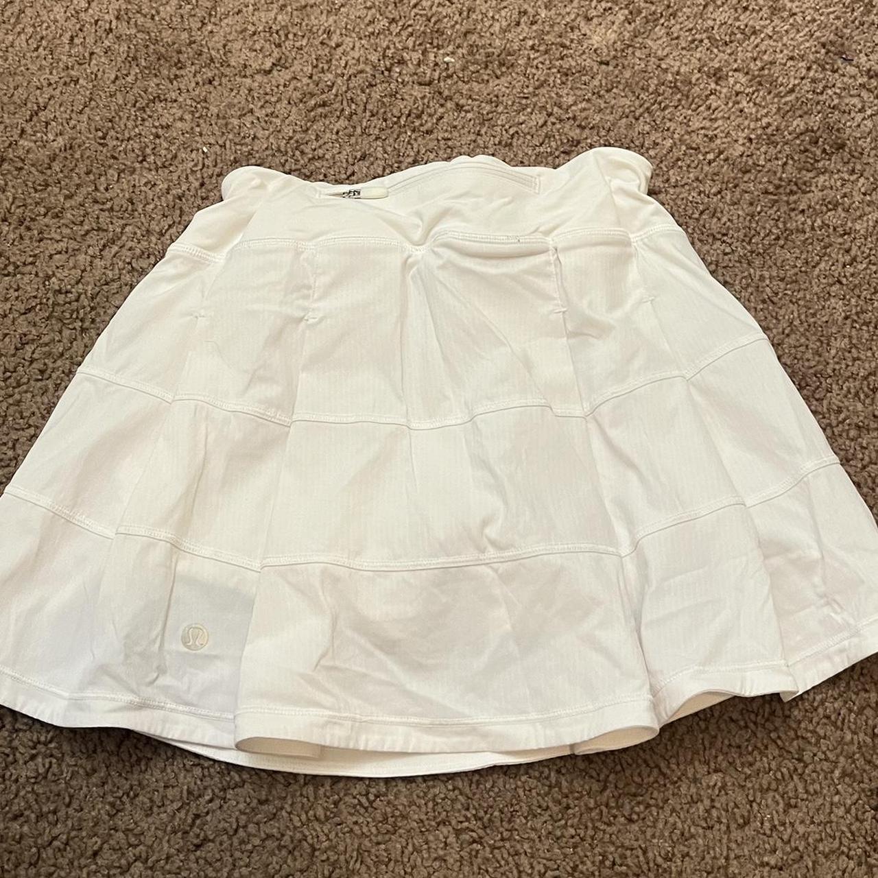 lululemon white athletic skirt sise 2 tall waist... - Depop