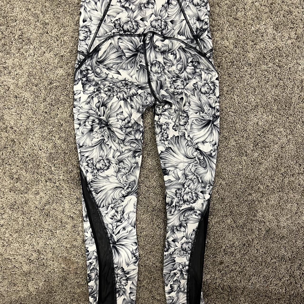 Pattern Lululemon leggings! They have a mesh lining - Depop