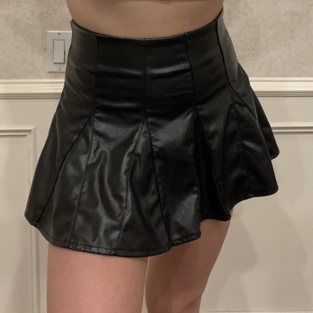 Papaya Women's Black Skirt Depop