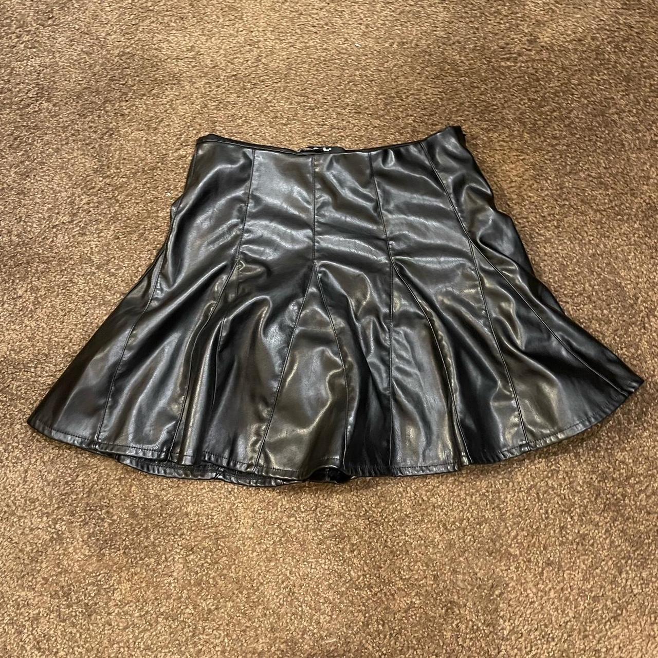 Papaya Women's Black Skirt Depop