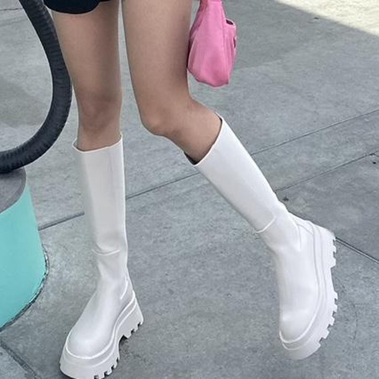 Pull and outlet bear white boots