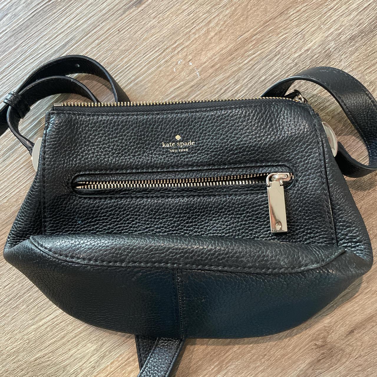 Used Kate spade purse. Cute and easy to carry around