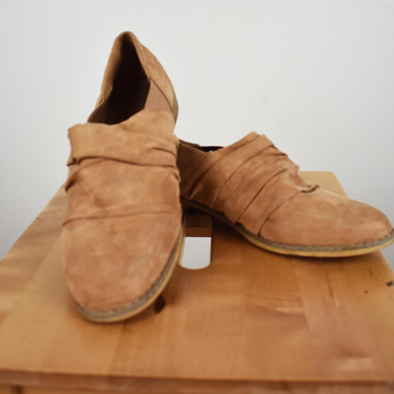 rocket dog suede ' wrinkled' loafer flats. size 10.... Depop