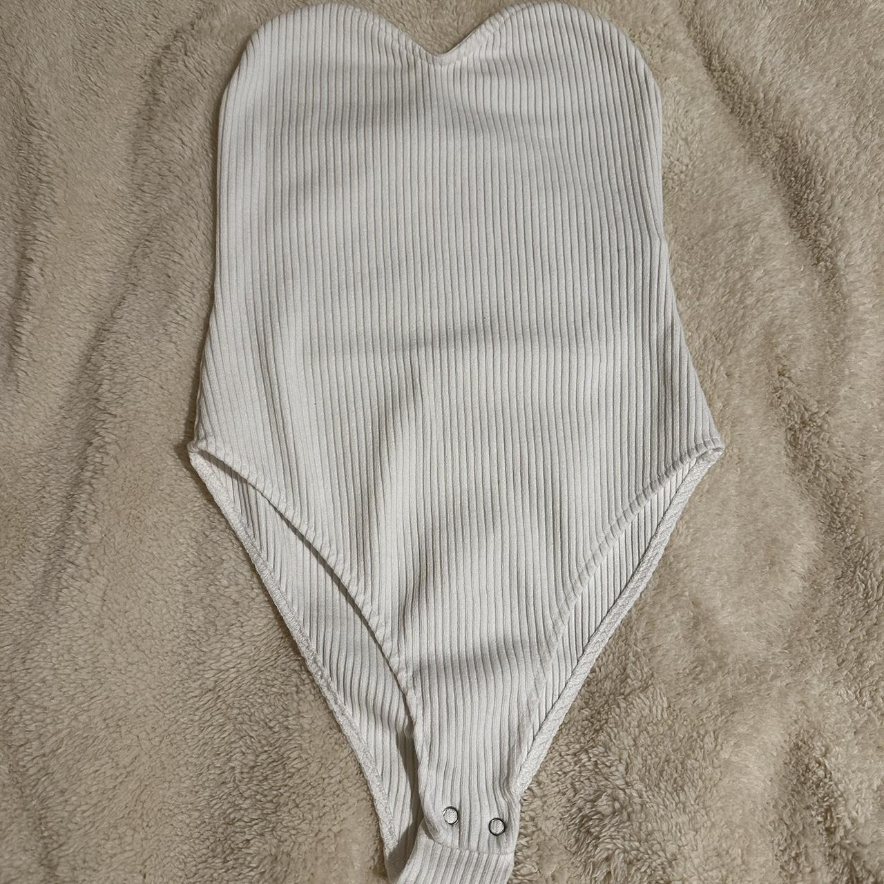 White ribbed strapless Zara bodysuit Size - Medium... - Depop