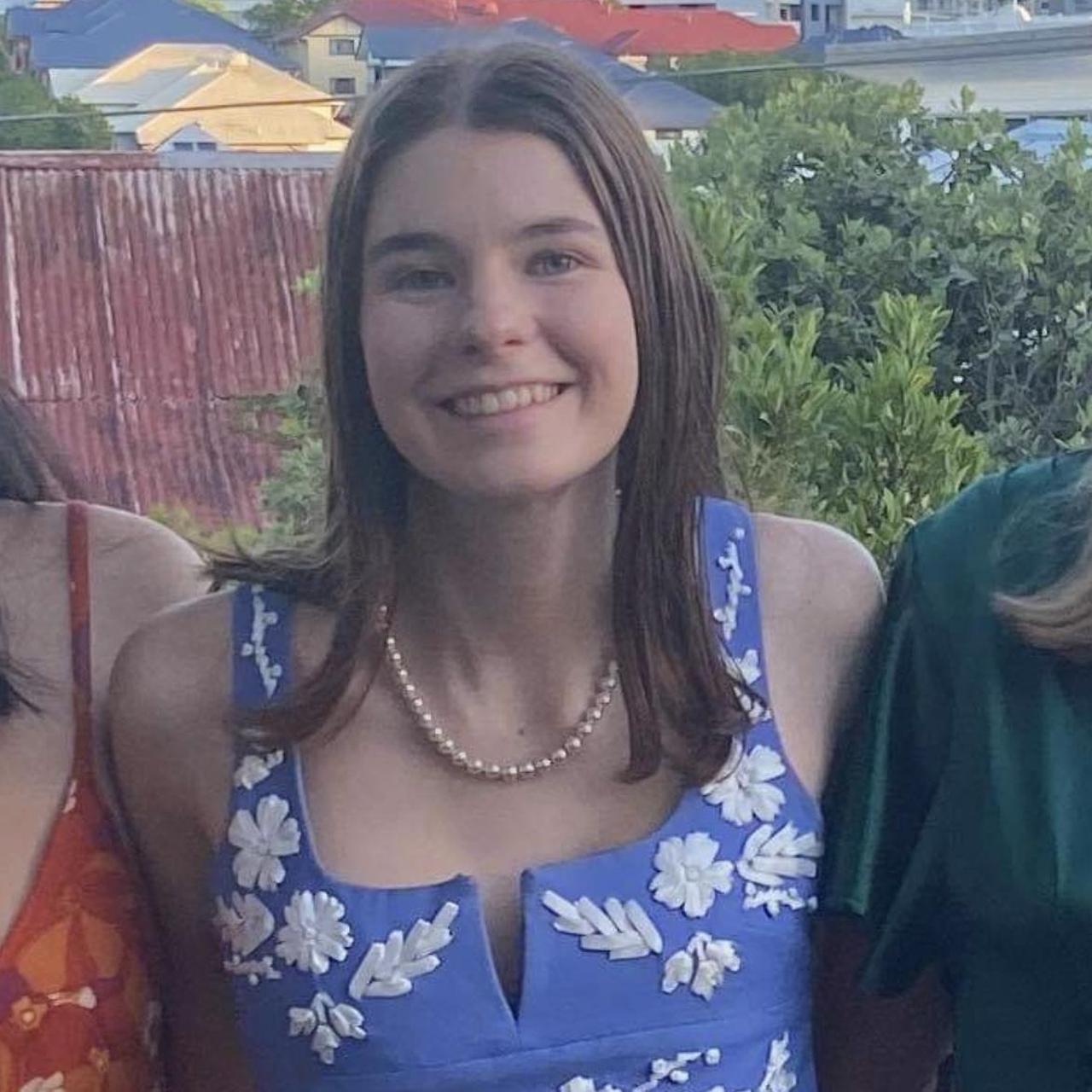 David Jones pearl necklace (fake pearls) Worn once... Depop