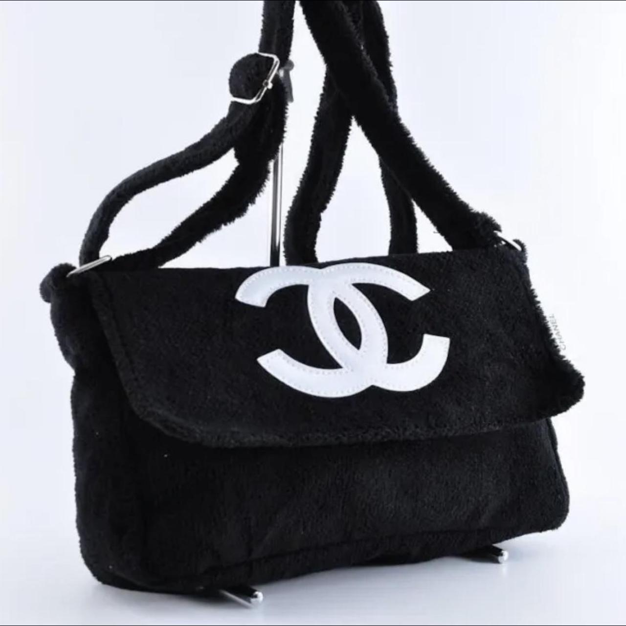 Chanel precision-bag - Depop