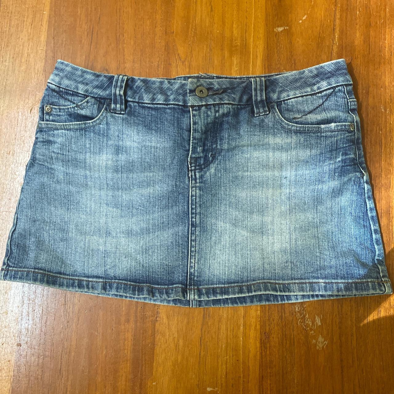 Lowrise mini denim skirt 🦕🦕 - good condition -... - Depop