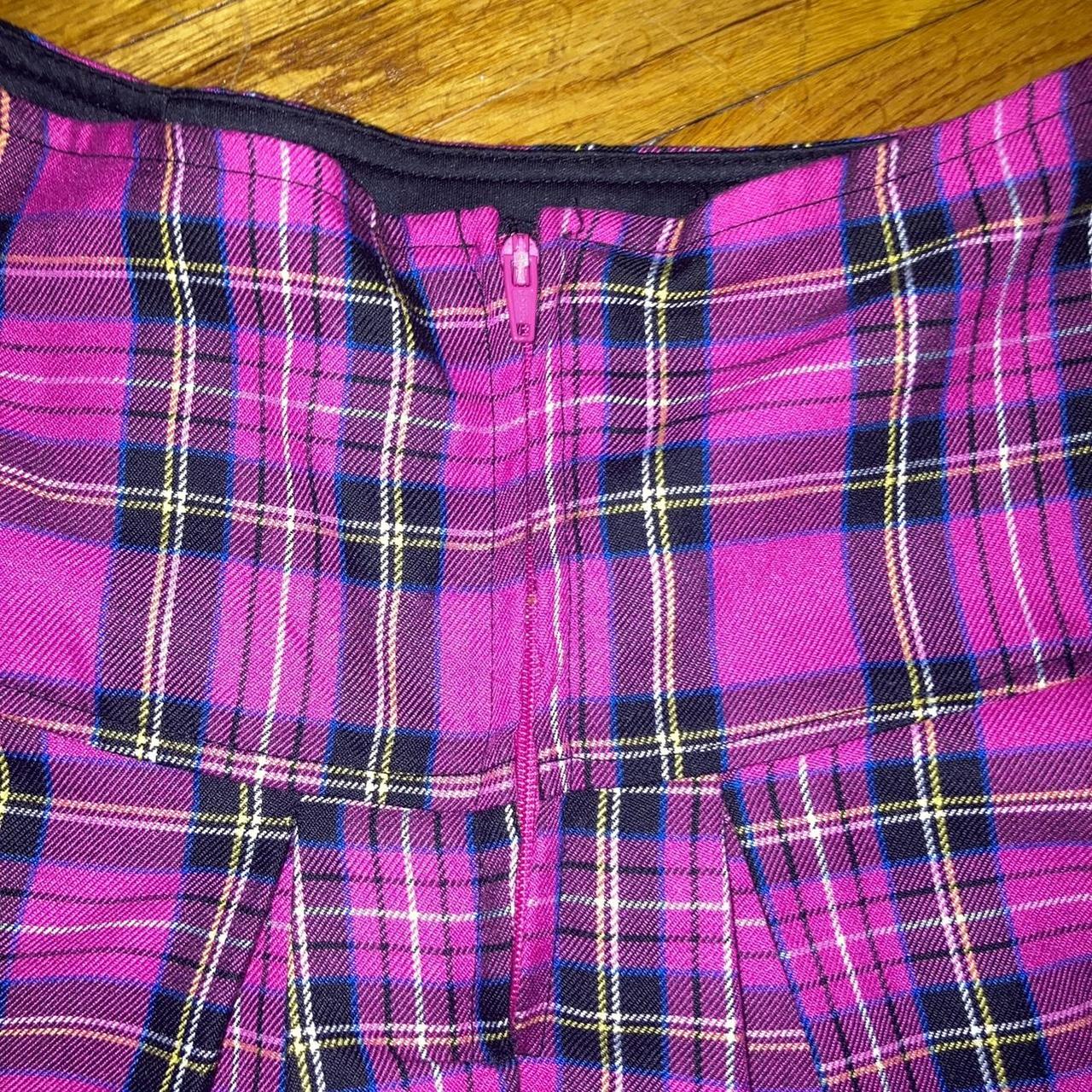 💗 hot topic pink plaid pants, very Avril - Depop