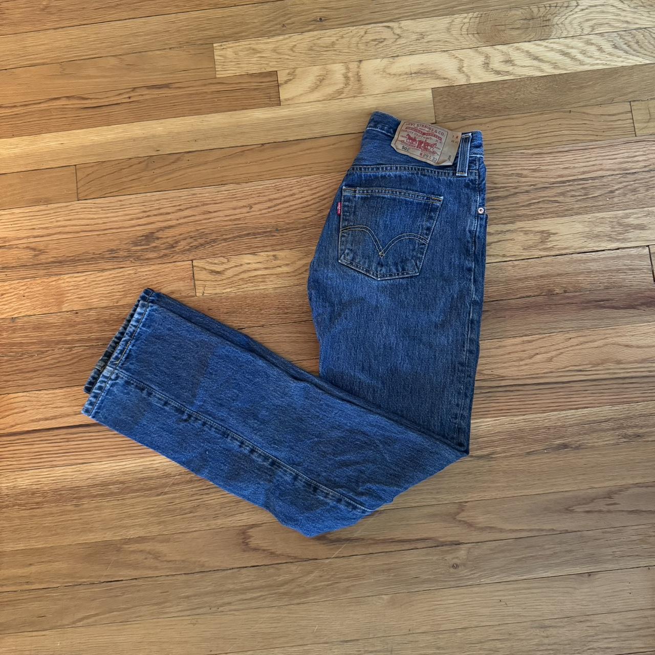 Levis 501 jeans. 29 32. Measurements show it may fit