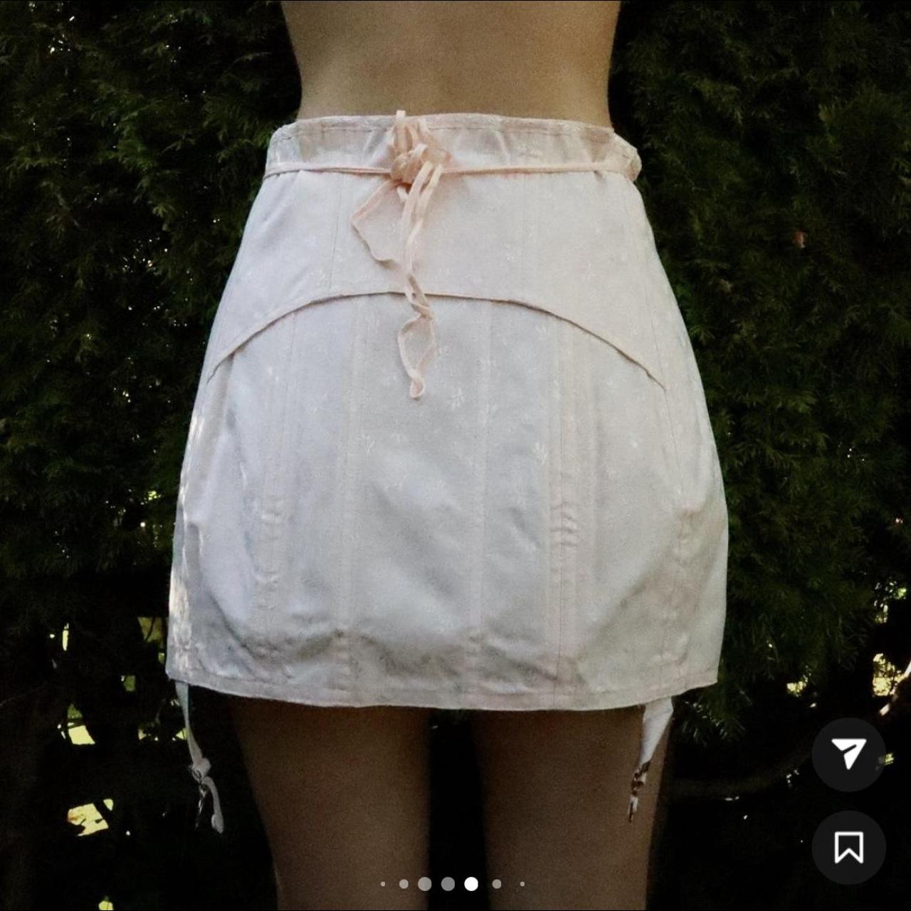 Girdle skirt - Depop