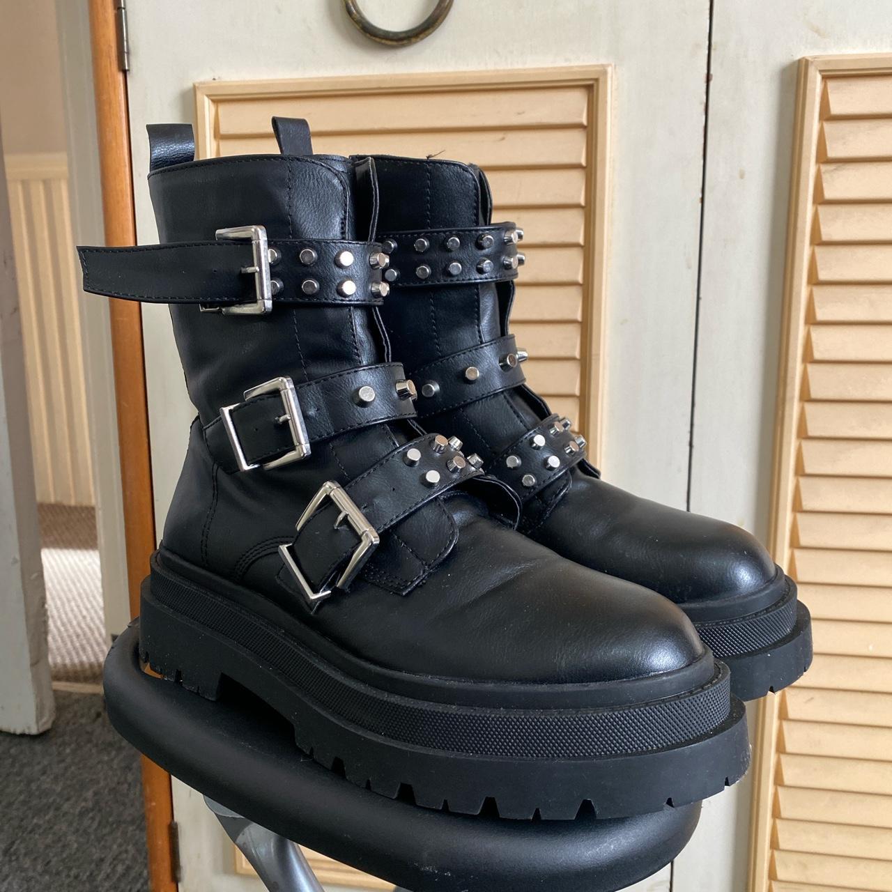 Size 6 Chelsea biker boots Bought from Stradivarius. Depop