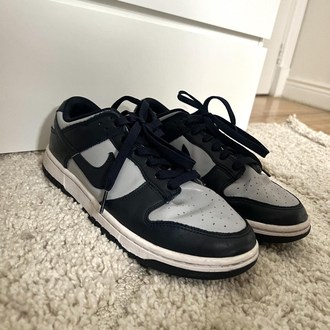 ladies navy nike trainers