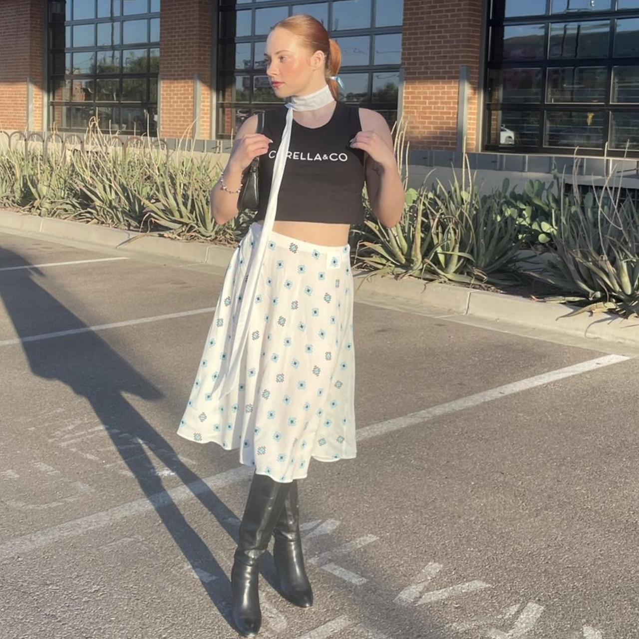 希少！【美品】PRADA ビンテージ スカート Vintage Prada Skirt - White and blue skirt with a | Depop