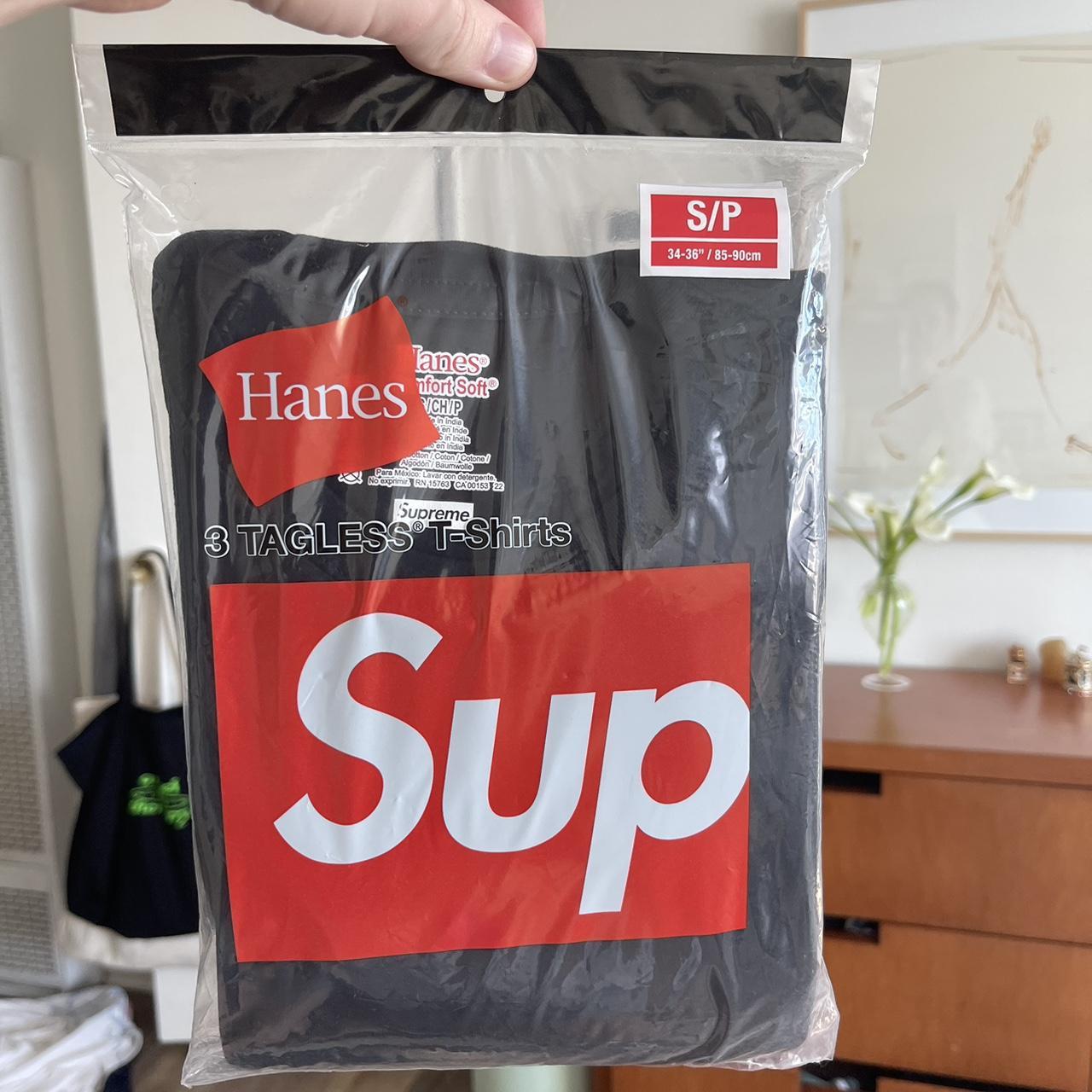 Supreme Men's Black Tshirt Depop