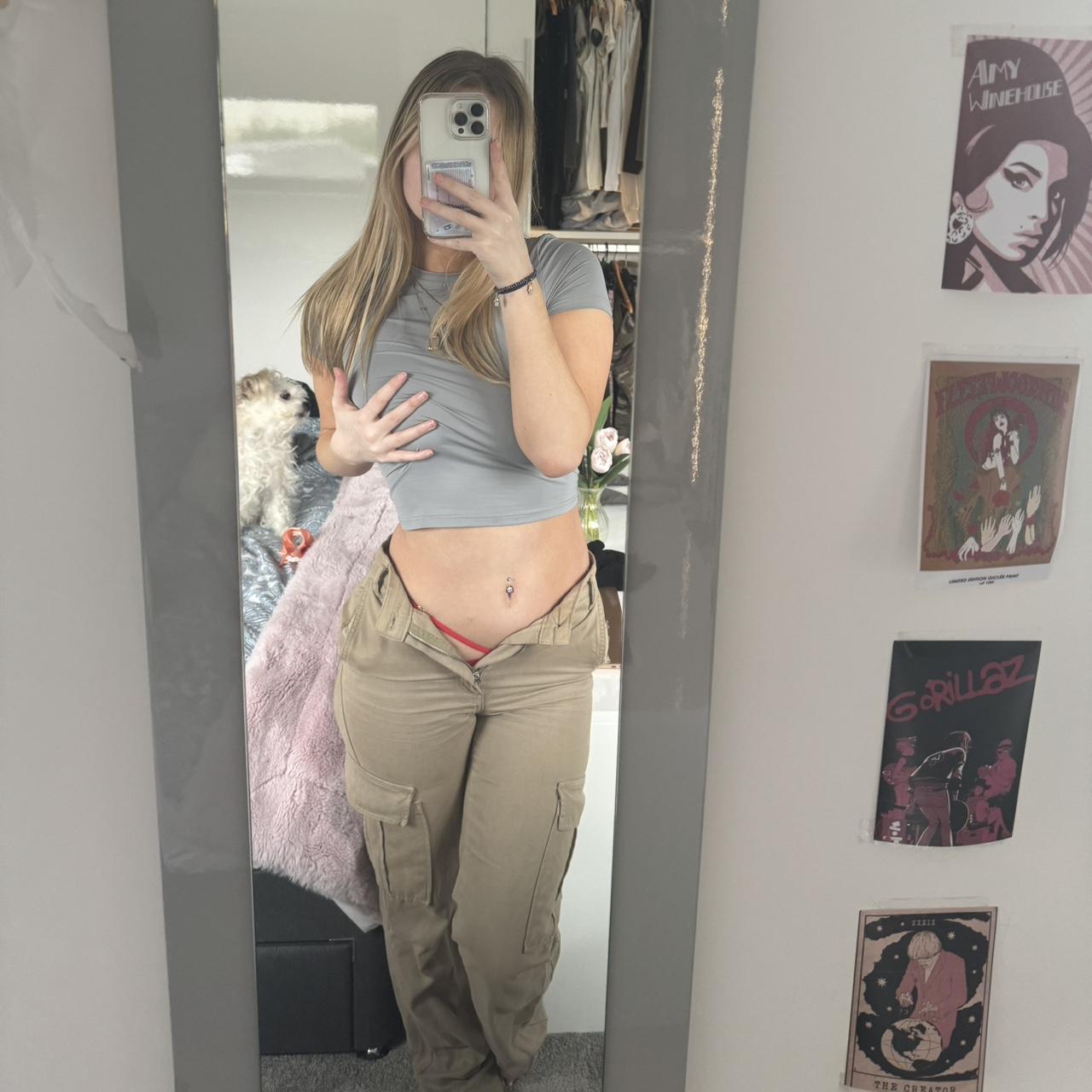 stradivarius cargos beige