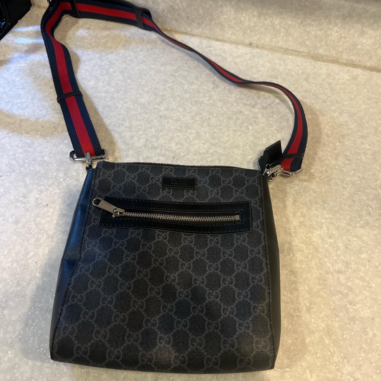 Gucci messenger bag discount fake vs real