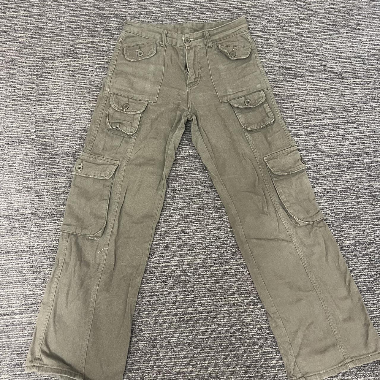 army green cargo pants #cargoes - Depop