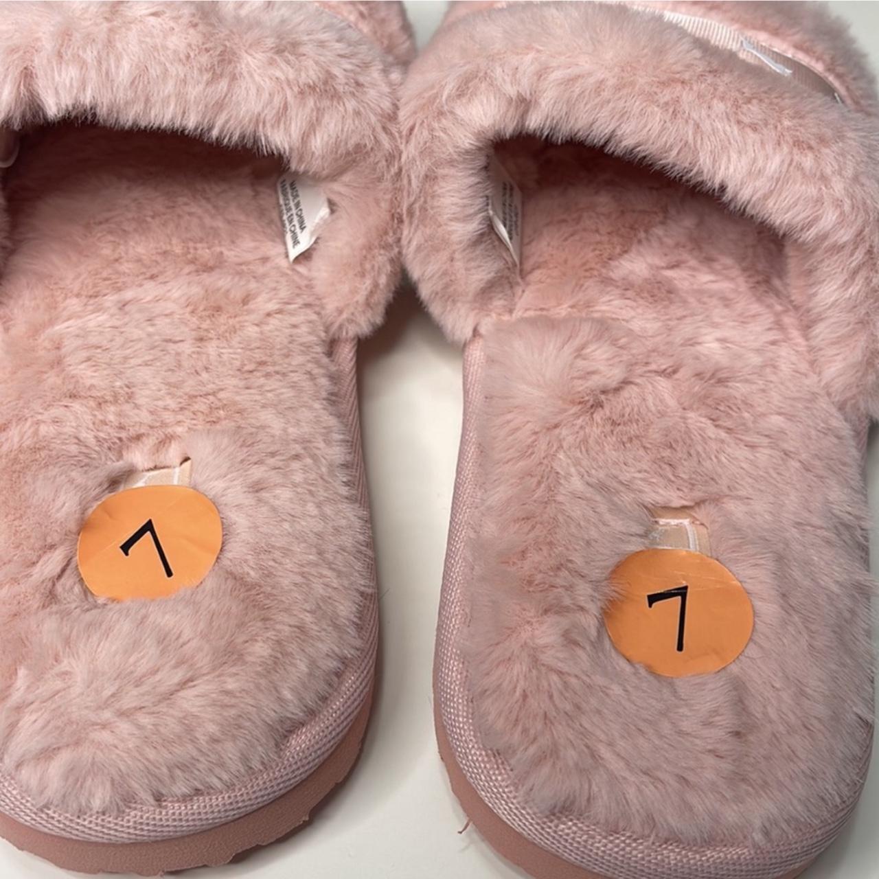 Puma pink fuzzy slippers deals