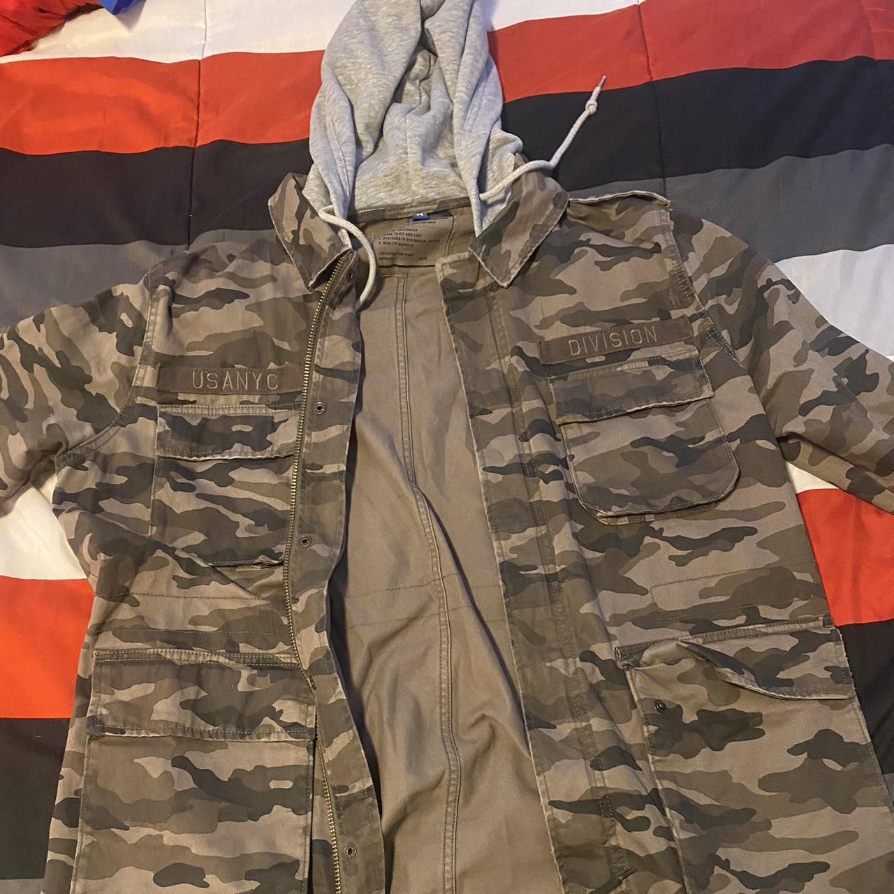 H&m divided hot sale camo jacket