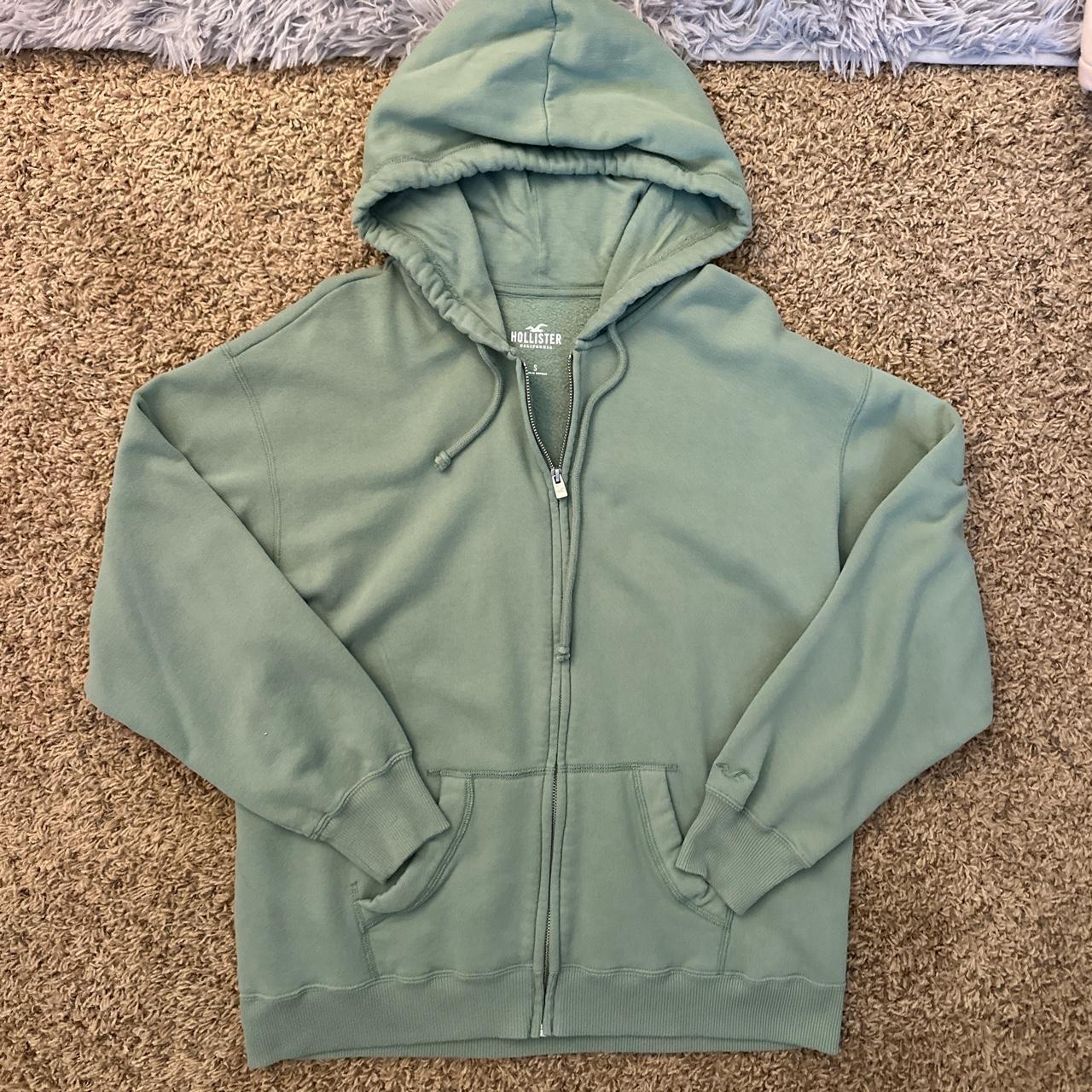 hollister zip up never worn shoot me an offer - Depop