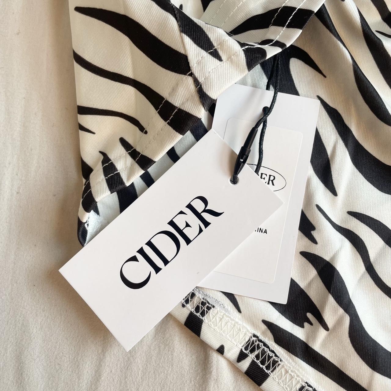 Cider Women's White and Black Croptop Depop